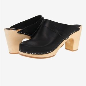Black Swedish Hasbeens clogs size 40